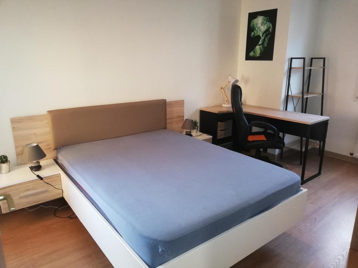 Grand T3 Avec Clim, Parking Et Terrasse Privative - *